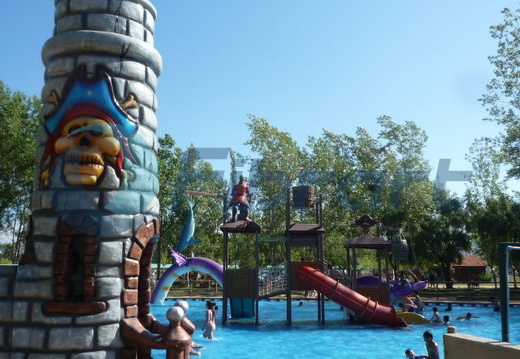 Central themed slide Parque Oasis
