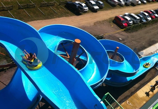 Toborruedas inner tube slide structure Parque Oasis
