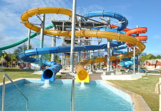 Enclosed body slides pool arrival Sirenis
