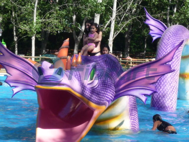 Dragon_water_slide_Parque_Oasis.jpg