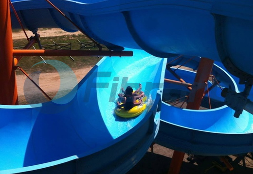 Toborruedas inner tube slide Parque Oasis
