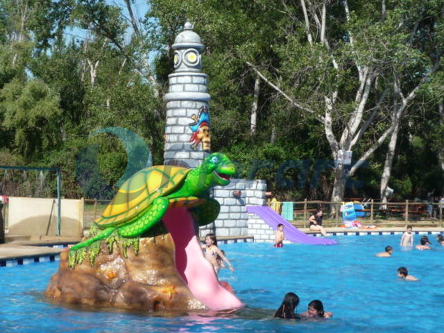 Turtle_themed_slide_Parque_Oasis.jpg