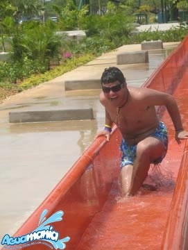 Visitor_on_speed_slide_run_out_Aguamania.jpg